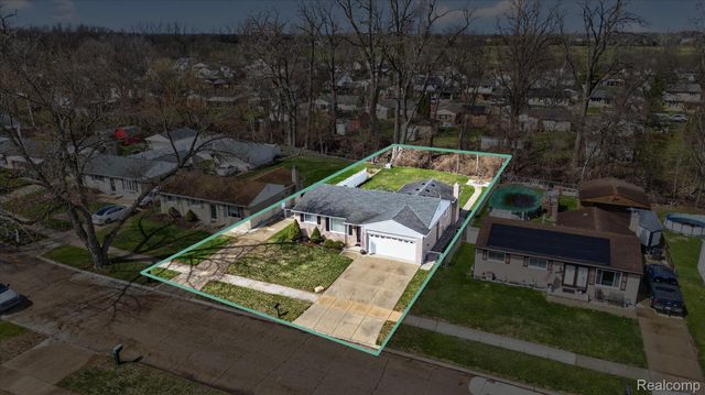 25046 Chestnut Street, Taylor, MI 48180