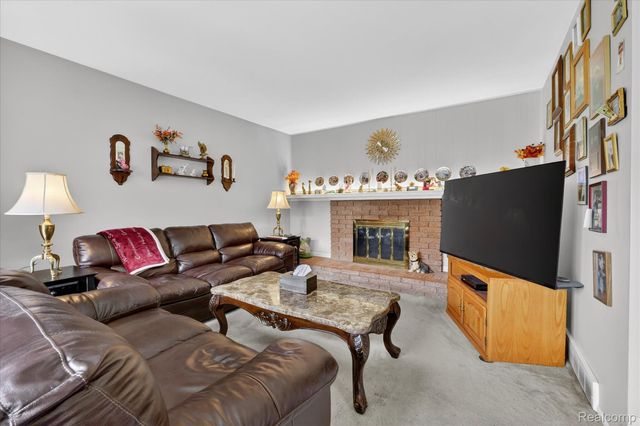 25046 Chestnut Street, Taylor, MI 48180