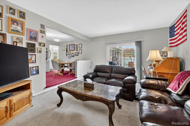 25046 Chestnut Street, Taylor, MI 48180