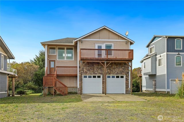 105 Sand Dune Avenue NW, Ocean Shores, WA 98569