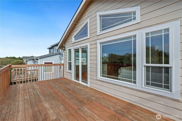 105 Sand Dune Avenue NW, Ocean Shores, WA 98569