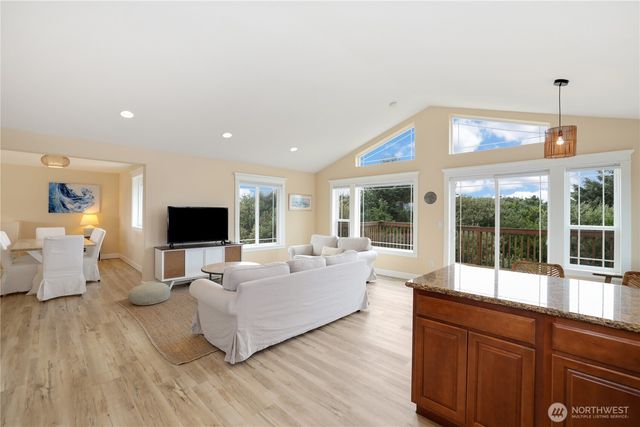 105 Sand Dune Avenue NW, Ocean Shores, WA 98569