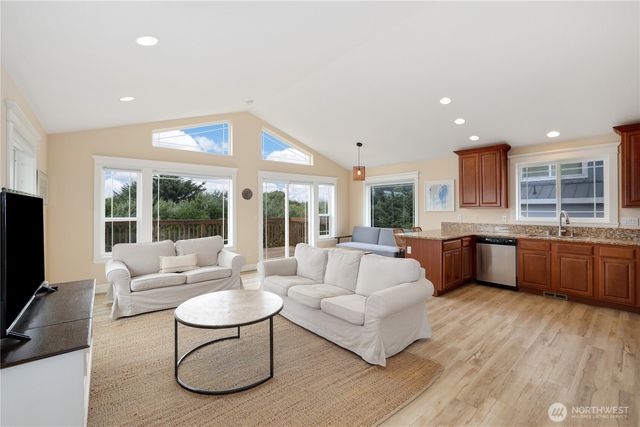 105 Sand Dune Avenue NW, Ocean Shores, WA 98569