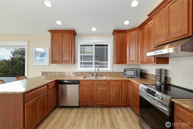 105 Sand Dune Avenue NW, Ocean Shores, WA 98569