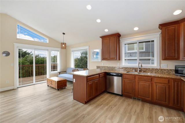 105 Sand Dune Avenue NW, Ocean Shores, WA 98569