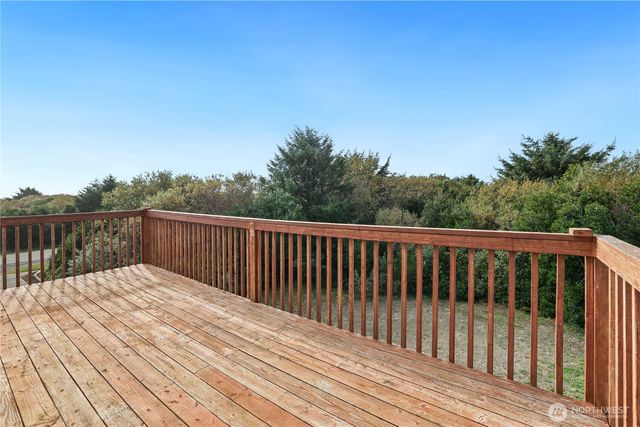 105 Sand Dune Avenue NW, Ocean Shores, WA 98569