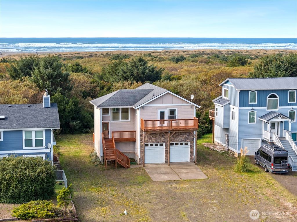105 Sand Dune Avenue NW, Ocean Shores, WA 98569