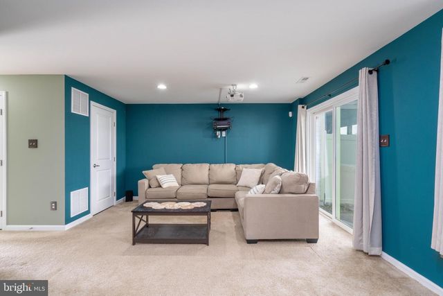147 VILLAGE GREEN LN, Sicklerville, NJ 08081