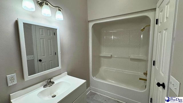 964 Celtic Ln., Lamar, SC 29069