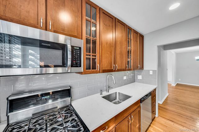 213-05 75th Avenue 4N, Oakland Gardens, NY 11364