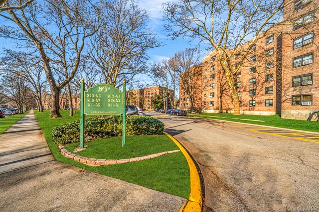 213-05 75th Avenue 4N, Oakland Gardens, NY 11364