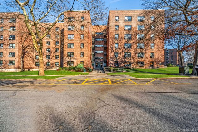 213-05 75th Avenue 4N, Oakland Gardens, NY 11364