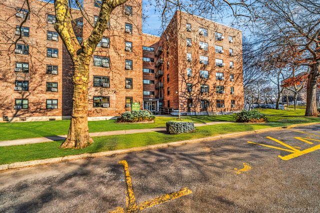 213-05 75th Avenue 4N, Oakland Gardens, NY 11364