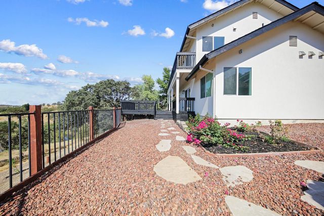 58 Turnstone Ct, Wallace, CA 95254