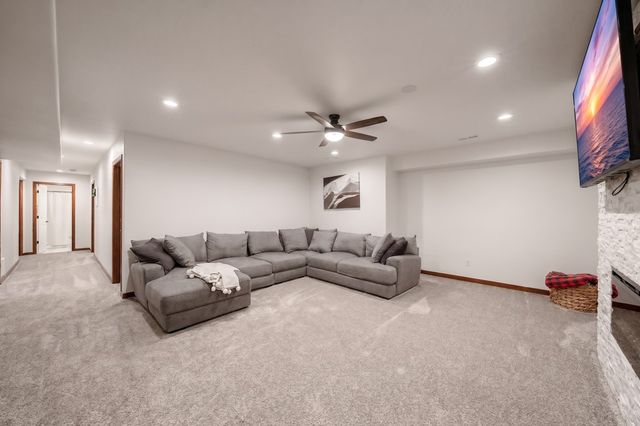 1305 13th Street SE, Bondurant, IA 50035