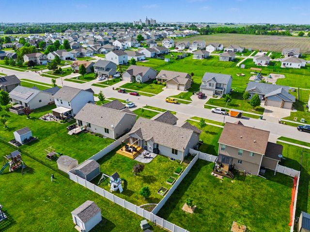 1305 13th Street SE, Bondurant, IA 50035