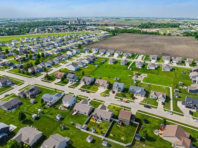1305 13th Street SE, Bondurant, IA 50035