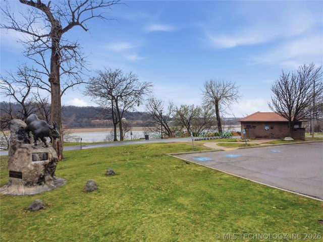 1313 E 66th Place, Tulsa, OK 74136