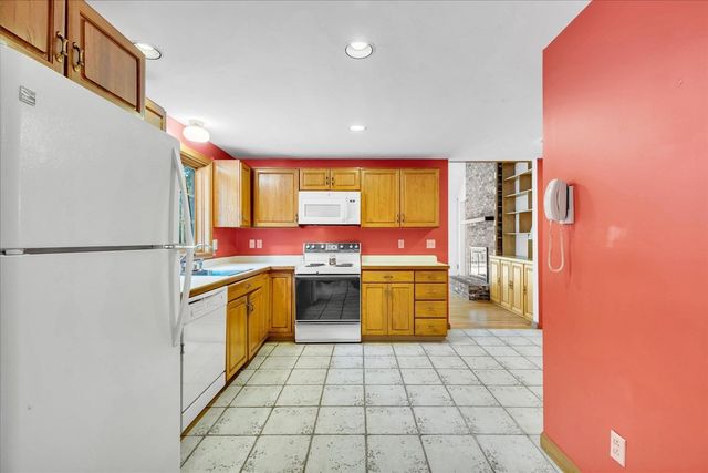 4 Woodspring Farm Ln, Sandwich, MA 02563