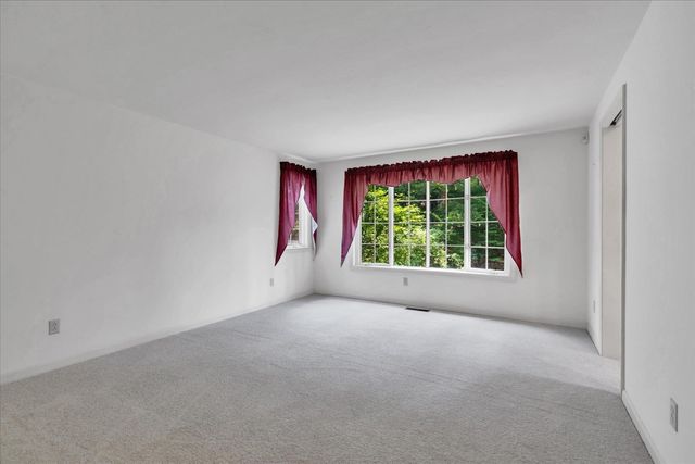 4 Woodspring Farm Ln, Sandwich, MA 02563
