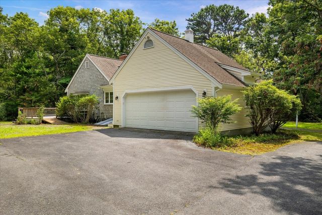 4 Woodspring Farm Ln, Sandwich, MA 02563