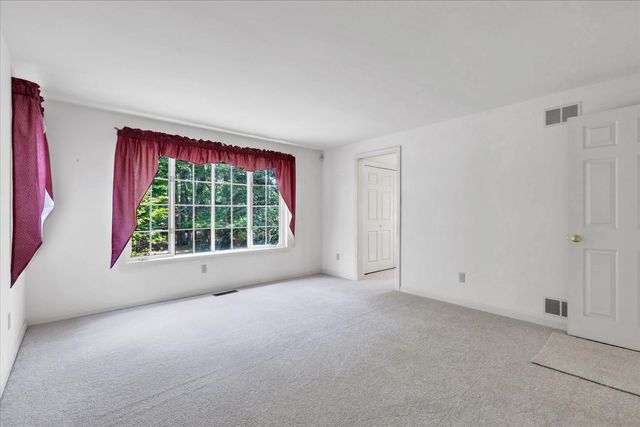 4 Woodspring Farm Ln, Sandwich, MA 02563