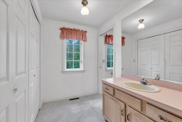 4 Woodspring Farm Ln, Sandwich, MA 02563