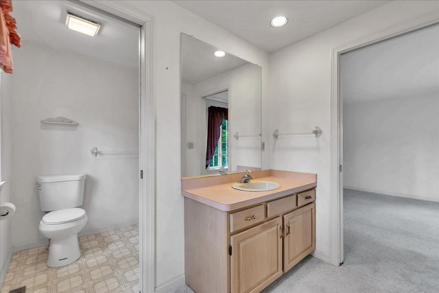 4 Woodspring Farm Ln, Sandwich, MA 02563