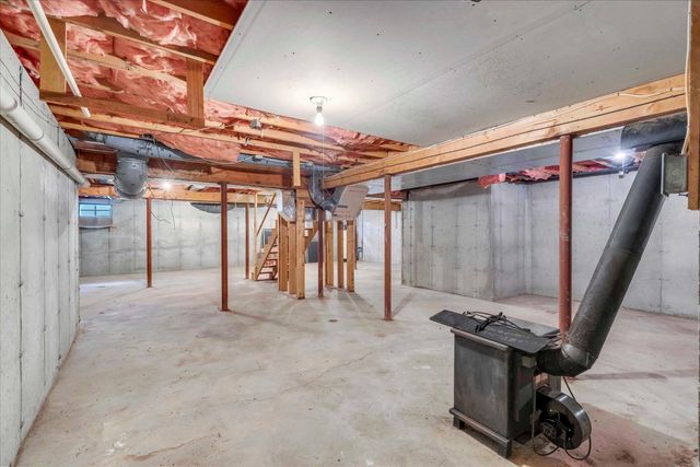 4 Woodspring Farm Ln, Sandwich, MA 02563