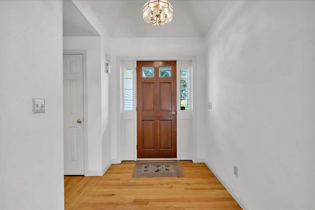 4 Woodspring Farm Ln, Sandwich, MA 02563