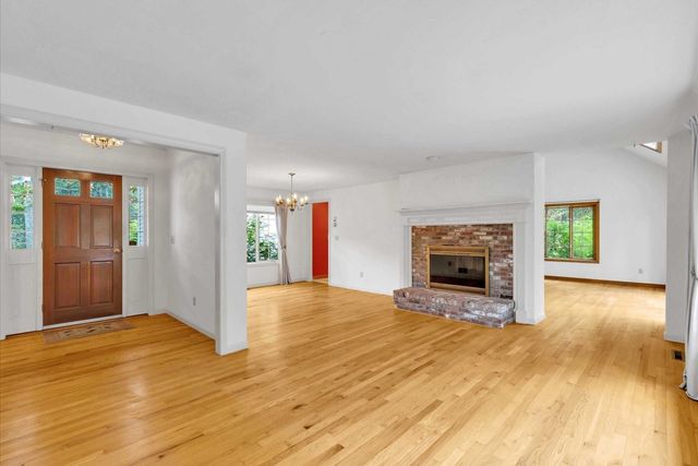 4 Woodspring Farm Ln, Sandwich, MA 02563