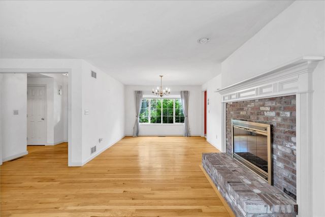 4 Woodspring Farm Ln, Sandwich, MA 02563