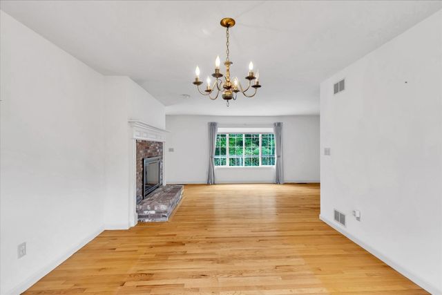 4 Woodspring Farm Ln, Sandwich, MA 02563
