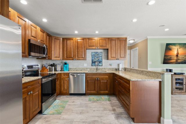 5243 BEACH DRIVE SE B, St Petersburg, FL 33705