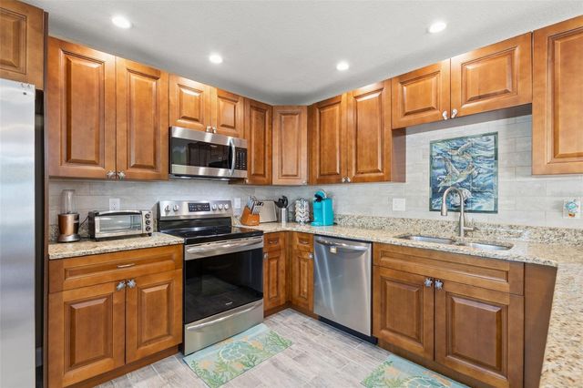 5243 BEACH DRIVE SE B, St Petersburg, FL 33705