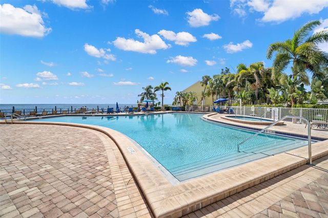 5243 BEACH DRIVE SE B, St Petersburg, FL 33705