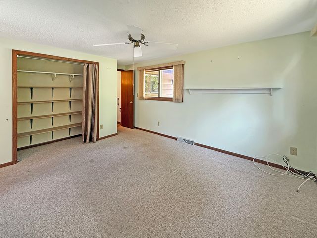 657 N Greenfield Drive, Freeport, IL 61032