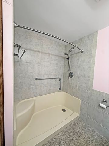 657 N Greenfield Drive, Freeport, IL 61032