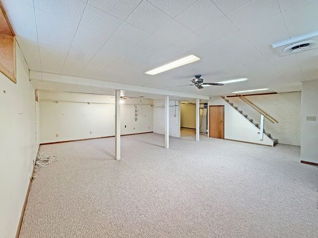 657 N Greenfield Drive, Freeport, IL 61032