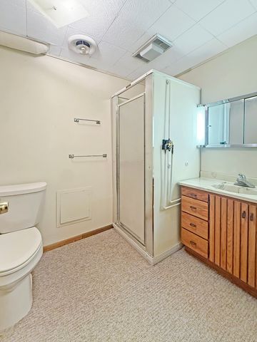 657 N Greenfield Drive, Freeport, IL 61032