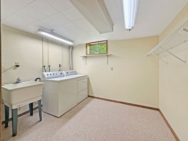 657 N Greenfield Drive, Freeport, IL 61032