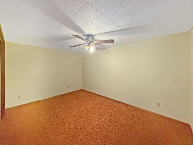 657 N Greenfield Drive, Freeport, IL 61032