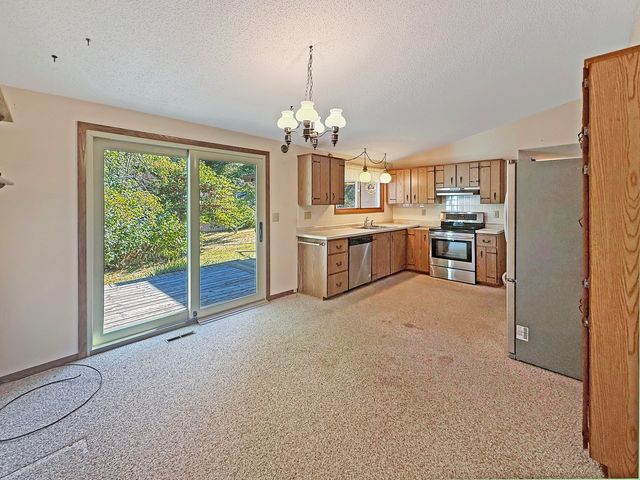 657 N Greenfield Drive, Freeport, IL 61032