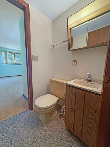 657 N Greenfield Drive, Freeport, IL 61032