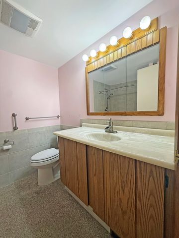 657 N Greenfield Drive, Freeport, IL 61032