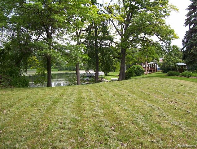 3306 Indianview Drive, Waterford, MI 48329