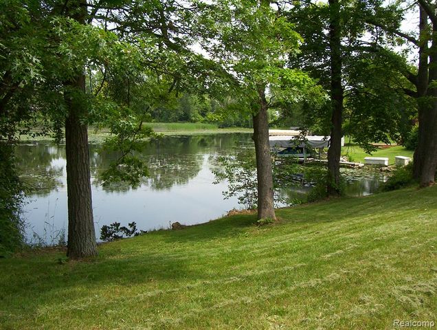 3306 Indianview Drive, Waterford, MI 48329