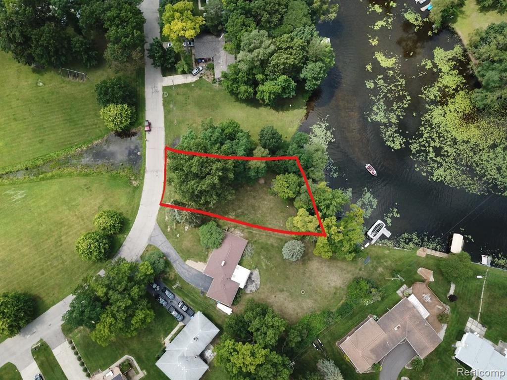 3306 Indianview Drive, Waterford, MI 48329