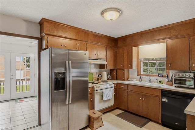 1009 Briarcliff Road, Yadkinville, NC 27055