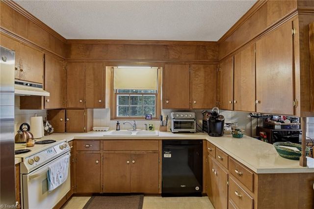 1009 Briarcliff Road, Yadkinville, NC 27055